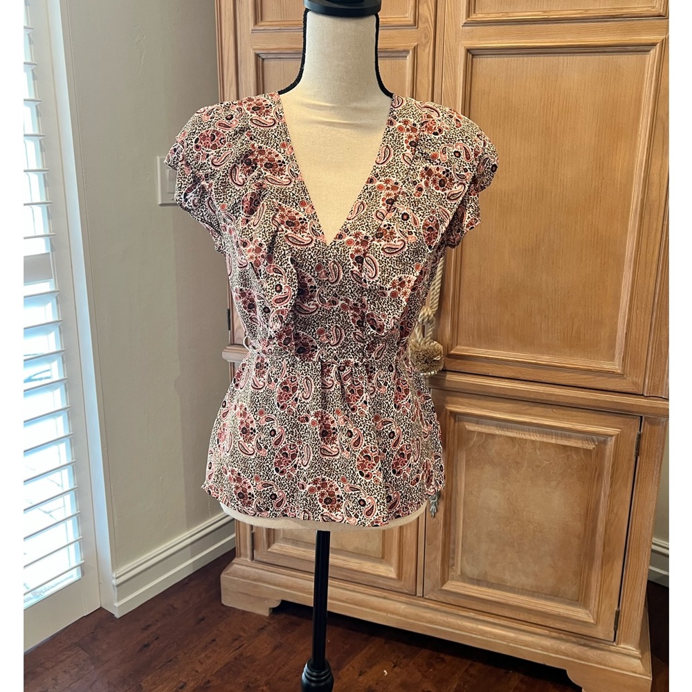 Gorgeous paisley with tie back. Great with jeans, or dress pants office look.